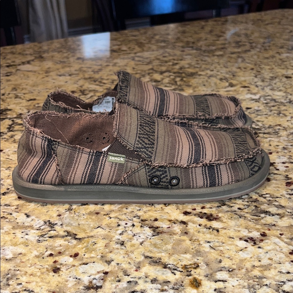 Men’s Sanuk Tan and Black Striped Size 9